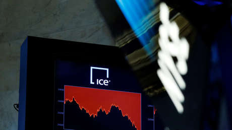 El índice Dow Jones cae más de 900 puntos en medio de la propagación del coronavirus