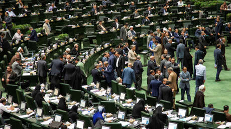 El Parlamento de Irán interrumpe su trabajo por la propagación del coronavirus en el país