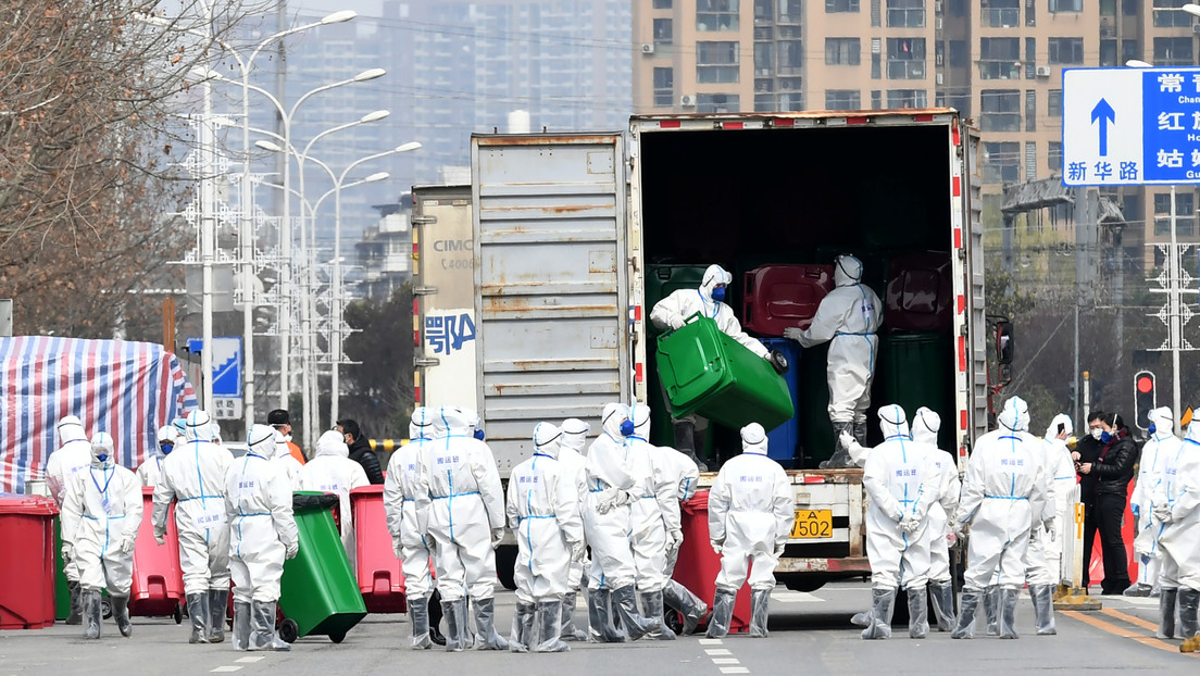 Descubren a una familia viviendo en secreto en el mercado de Wuhan donde se originó el coronavirus (y no presentan síntomas)