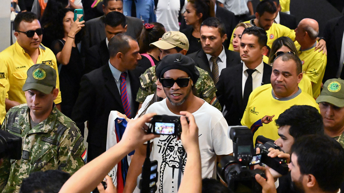 Fiscalía paraguaya dice que Ronaldinho será sometido a la Justicia "el tiempo que sea necesario"