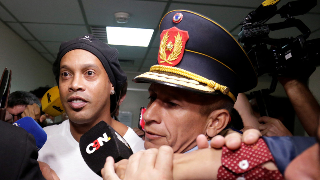 Paraguay ordena la detención de Ronaldinho