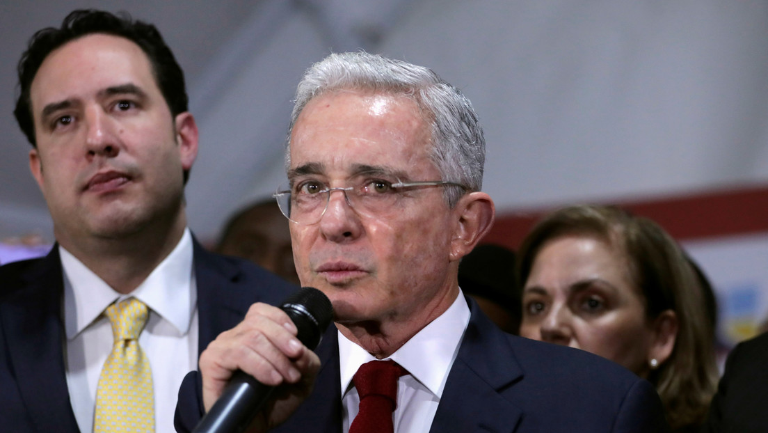 Asesora de Álvaro Uribe renuncia tras escándalo por nexos con un narco que apoyó la supuesta compra de votos para Duque