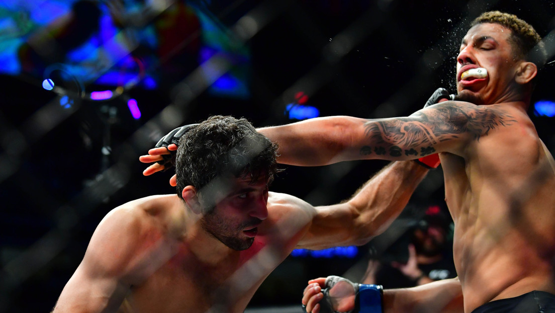 VIDEO: Luchador de la UFC 'apaga las luces' a su rival con un brutal nocaut que le sacó su protector bucal, dejando en 'shock' a los comentaristas