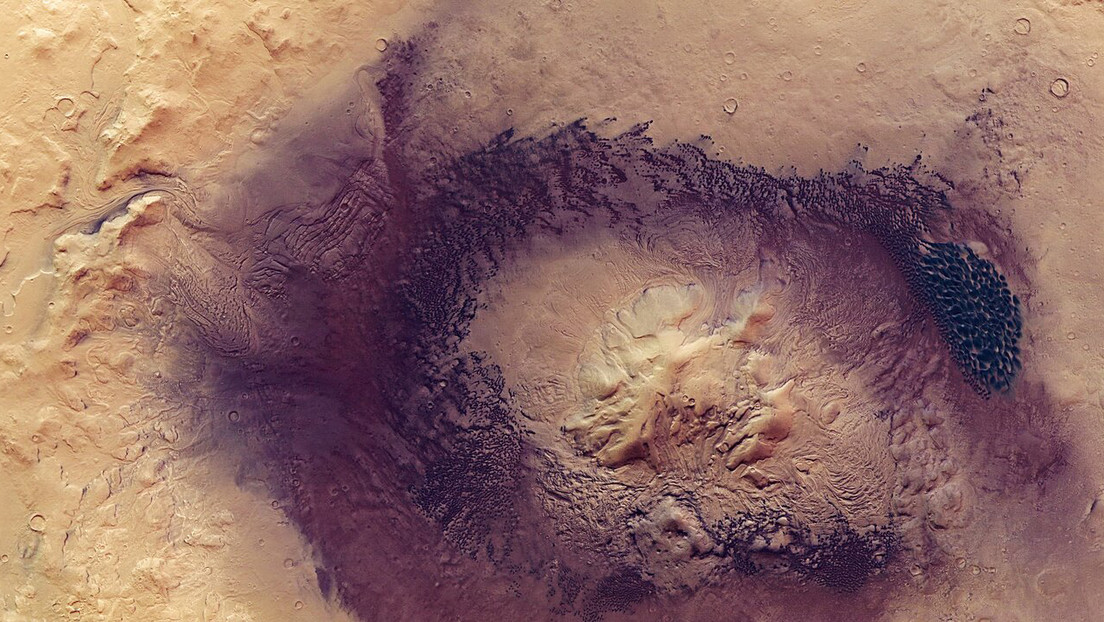 La sonda Mars Express de la ESA capta impresionantes imágenes de un gigantesco cráter de Marte