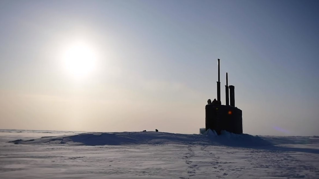 VIDEO: Un submarino nuclear estadounidense emerge rompiendo el hielo en el Ártico