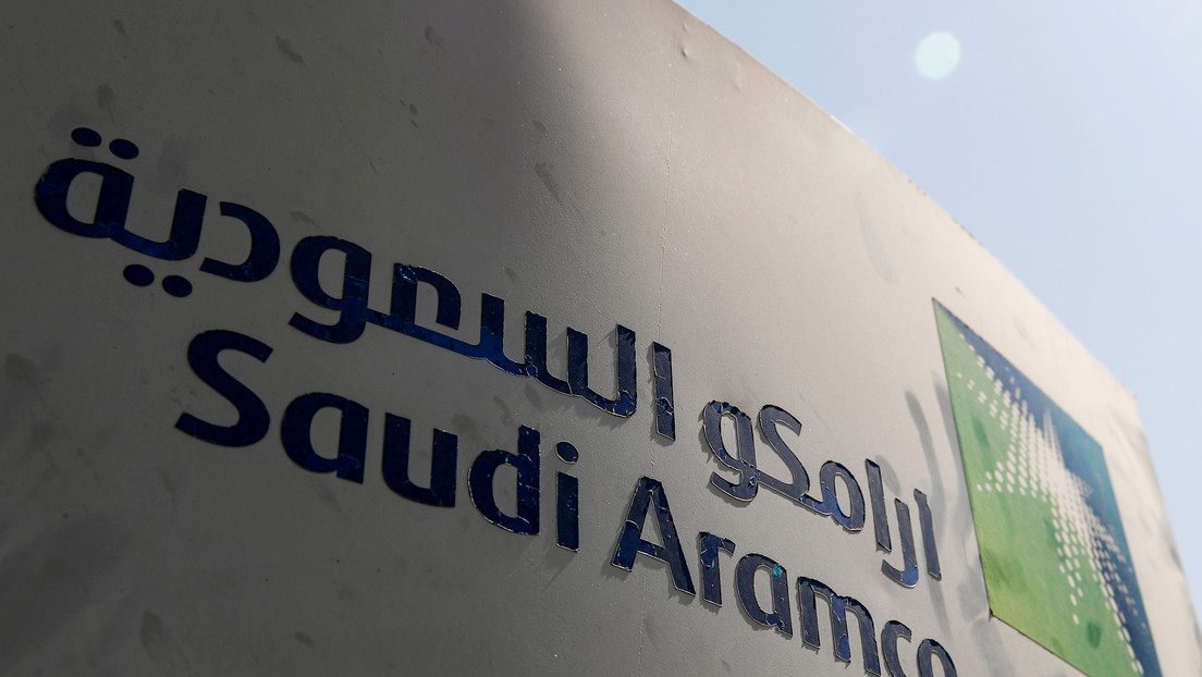 Saudi Aramco disfraza a un inmigrante de dispensador de desinfectante y después pide disculpas