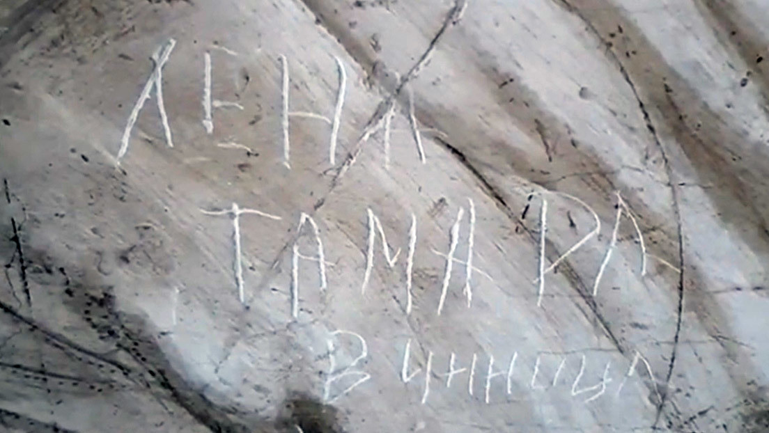 VIDEO: Dos turistas rayan una de las obras más destacadas de Rafael en el Vaticano para escribir que se llaman "Lena y Tamara"