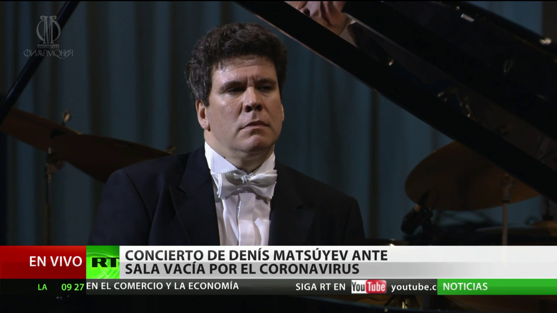 El pianista ruso Denís Matsúev da un concierto en un teatro vacío por el coronavirus