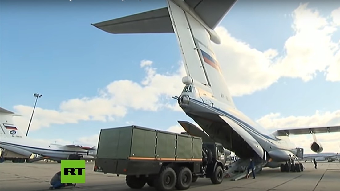Aterrizan en Italia aviones militares rusos con especialistas y equipos para la lucha contra el coronavirus