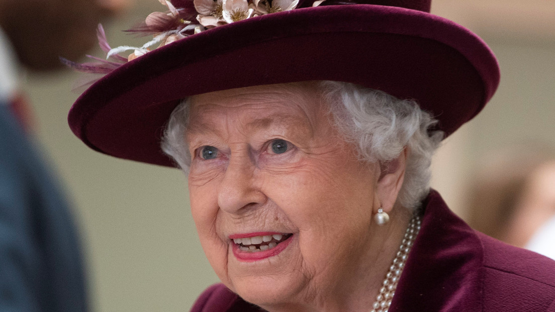 Un empleado del Palacio de Buckingham dio positivo por covid-19 antes de que la reina Isabel II abandonara el lugar