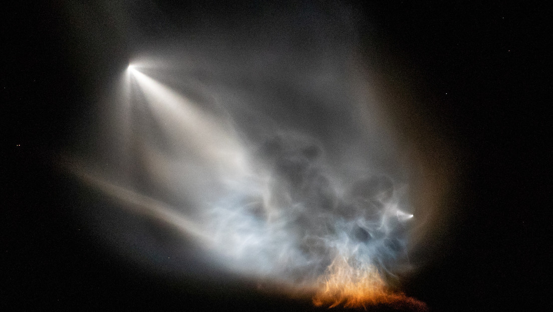FOTOS: Captan una 'nebulosa planetaria' en el cielo durante el lanzamiento de un cohete de SpaceX a la EEI