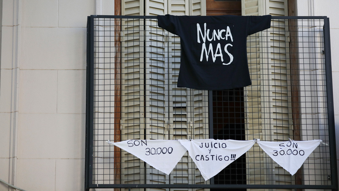 Pañuelazo virtual en lugar de marcha: Argentina conmemora el Día de la Memoria en medio de la pandemia