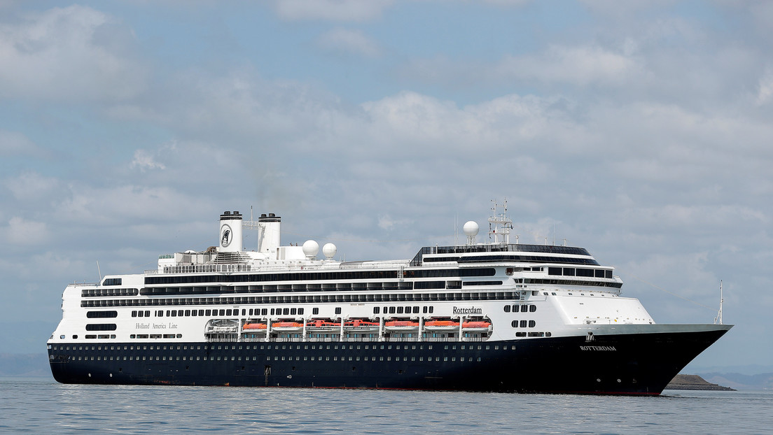 Mueren 4 personas  en un crucero que no pudo atracar en Panamá porque varios pasajeros tenían síntomas de coronavirus