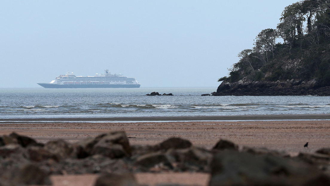 Autorizan que pase por el Canal de Panamá el crucero Zaandam, en el que murieron varias personas por covid-19