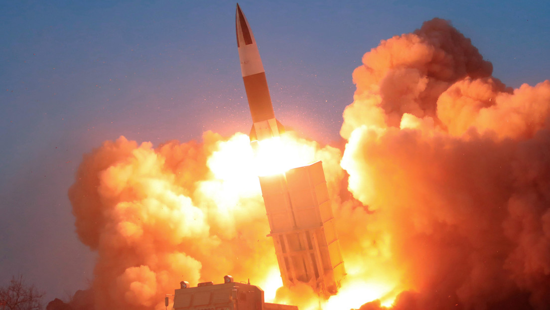 Corea del Norte afirma haber ensayado un lanzacohetes múltiple "supergrande"