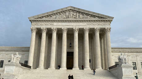 La Corte Suprema de EE.UU. autoriza a Trump hacer cumplir la política de 'Permanecer en México'