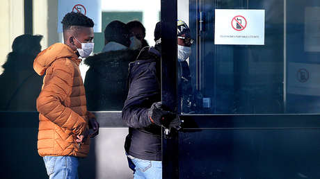 "La peor crisis de salud pública en Francia en 100 años": Macron ordena el cierre de todos los centros educativos por el coronavirus