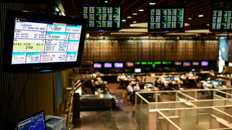 El riesgo país de Argentina sube un 9 % y la Bolsa de Buenos Aires se desploma un 10 %