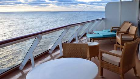 VIDEO: Jubilados recrean en casa un crucero cancelado por el coronavirus y se hacen virales en la Red