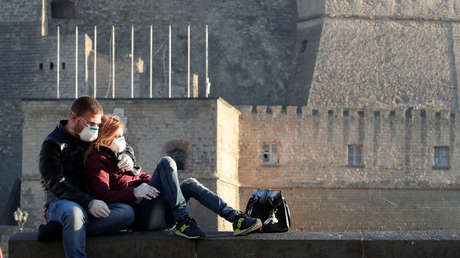 Un hombre contrae coronavirus en un viaje secreto a Italia con su amante y ahora está aislado con su esposa