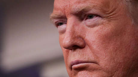 Trump promulga la ley de alivio económico por el coronavirus