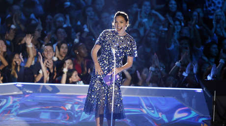 Celebridades de Hollywood en cuarentena se unen en un video para cantar y levantar el ánimo en medio del brote de covid-19