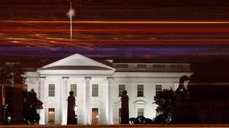 FOTO: Trump en el papel de Tío Sam pide a los estadounidenses lavarse las manos