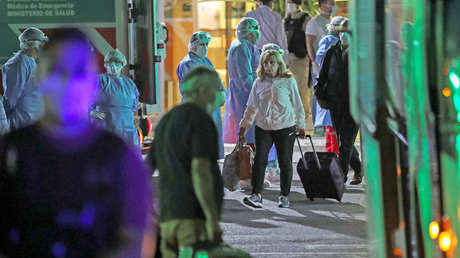 "Hubo gente que se descompuso por el hacinamiento": 385 pasajeros aislados en hoteles de Buenos Aires por un caso de coronavirus a bordo de un buque