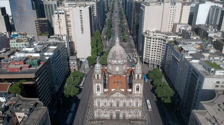 Bolsonaro decreta que las actividades religiosas son "servicios esenciales" y no serán restringidas en medio del brote por coronavirus