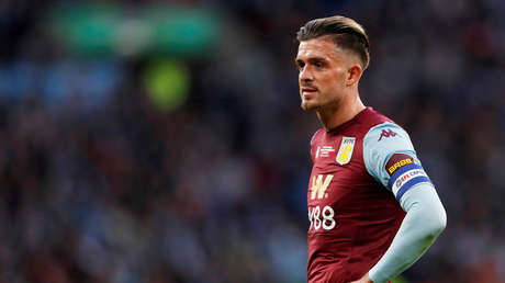 Estrella de la Premier League viola la cuarentena, sale de fiesta y choca mientras conduce en pantunflas