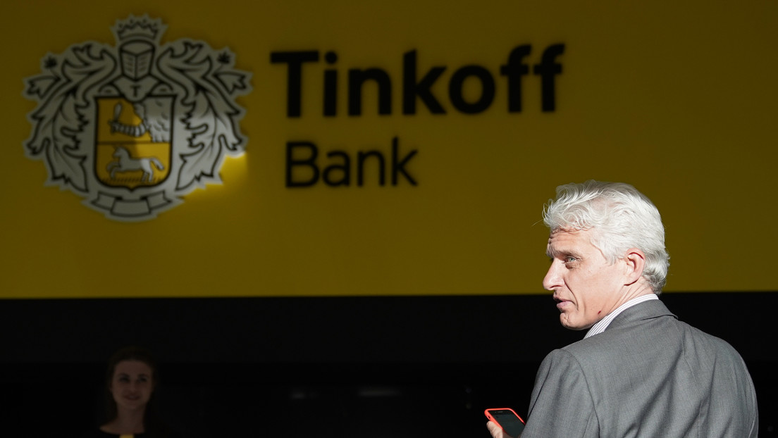 El banquero multimillonario ruso Tinkov renunciará como presidente de la Junta de Directores de su banco