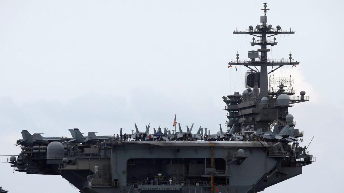 La Marina de EE.UU. releva de su cargo al capitán del portaviones nuclear que criticó la respuesta al brote de coronavirus a bordo