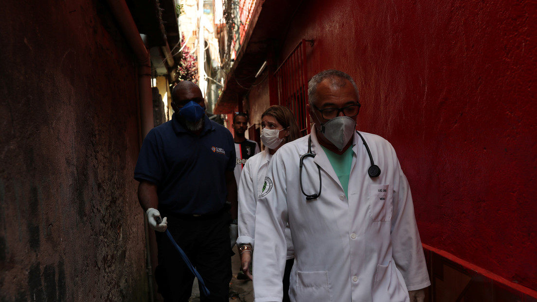 Ministerio de Salud de Brasil afirma que una mujer murió con coronavirus un mes antes de que se detectara el primer caso