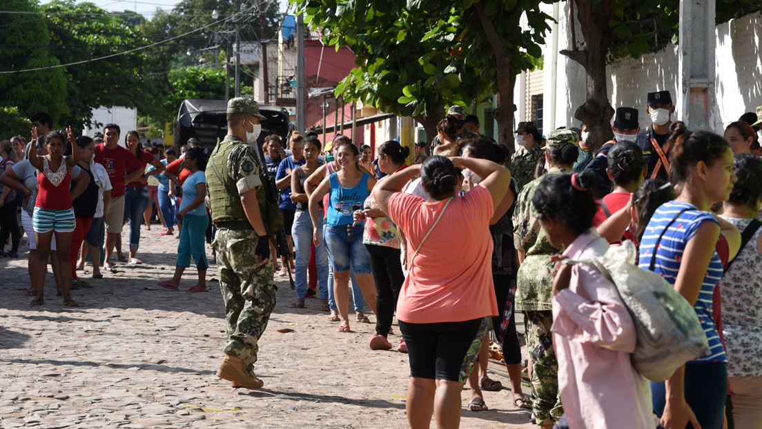 Un intendente paraguayo compra 12 ataúdes y los exhibe en sus redes para advertir a quienes violan la cuarentena