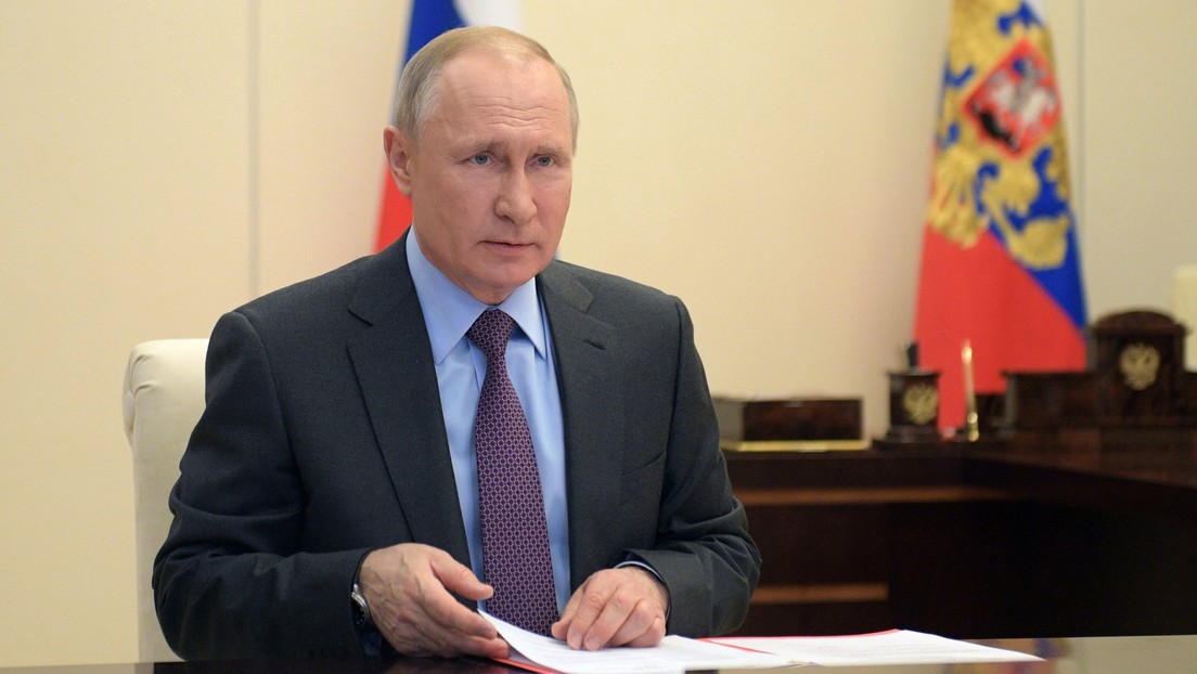 Putin trabajará de forma remota durante al menos una semana más