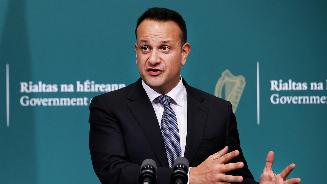 El primer ministro de Irlanda vuelve a trabajar como médico durante la pandemia