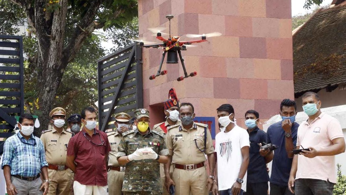 VIDEO: La Policía india publica imágenes de drones que captaron a violadores del confinamiento y las acompaña con comentarios graciosos
