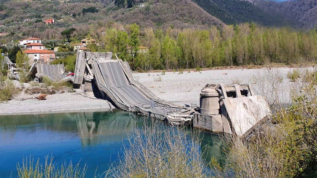 VIDEO: Se derrumba totalmente un puente sobre un río en Italia