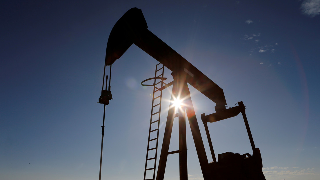 Reuters: La OPEP+ acuerda reducir la producción de petróleo en 10 millones de barriles diarios por un periodo de dos meses