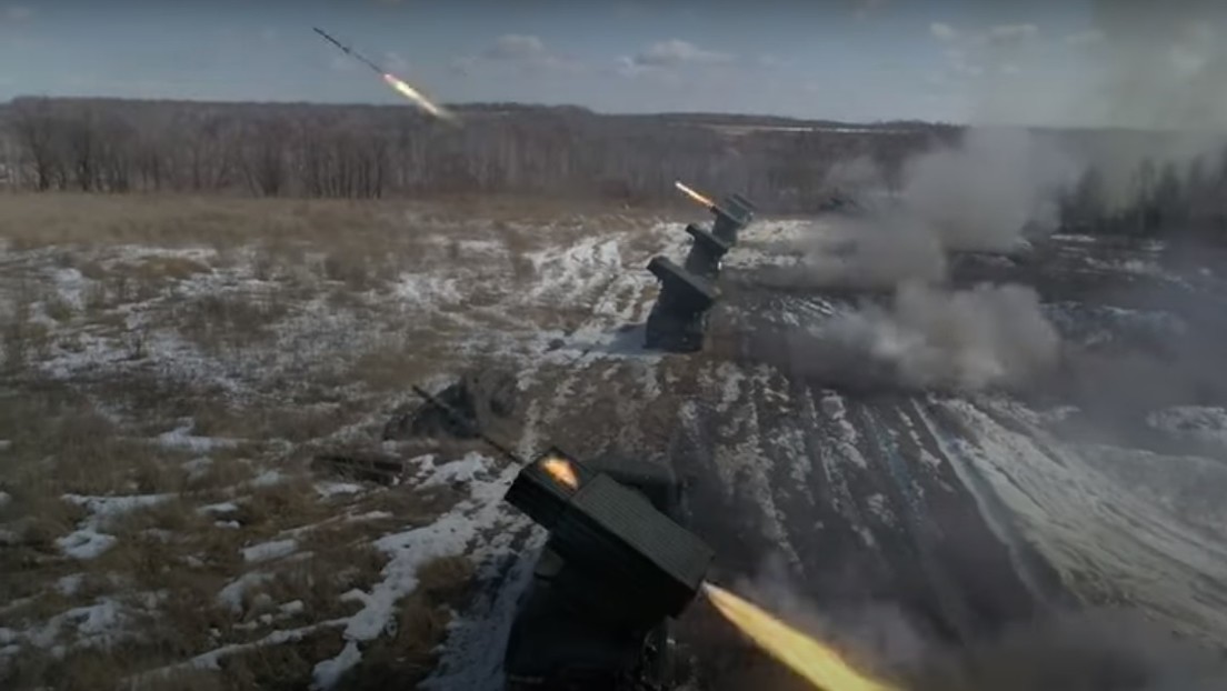 VIDEO: Lanzacohetes múltiples rusos arruinan la ofensiva de un supuesto rival con una "cortina de fuego" durante unos ejercicios