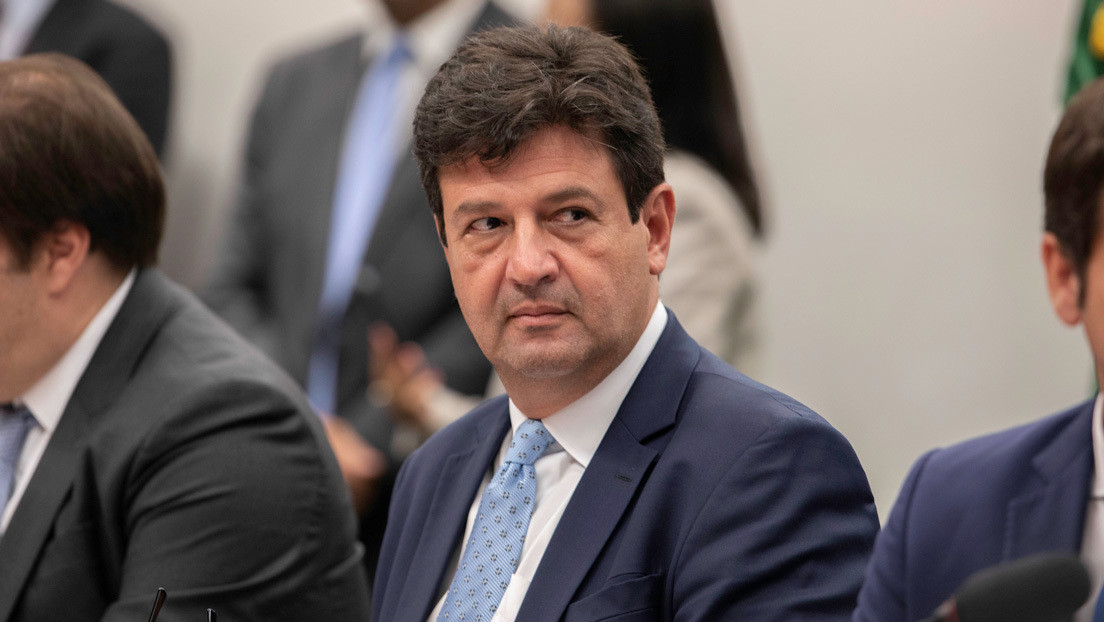 Ministro de Salud de Brasil pide "una voz única" tras alertar que contradicciones con Bolsonaro sobre el coronavirus "llevan al brasileño a la duda"