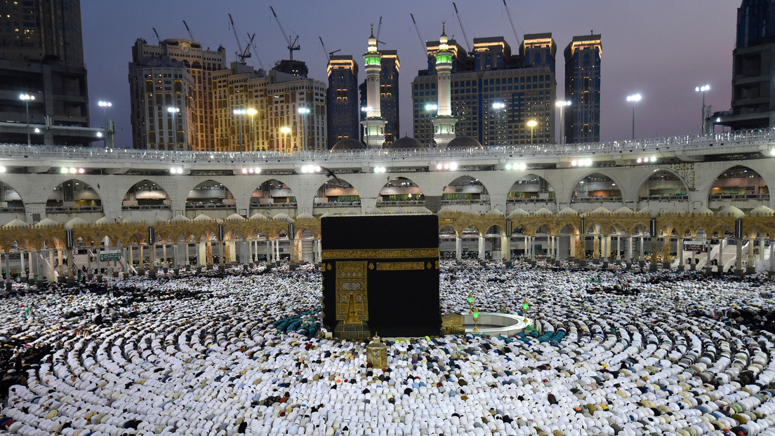 El gran muftí de Arabia Saudita respalda el rezo desde casa durante el Ramadán por la pandemia de covid-19