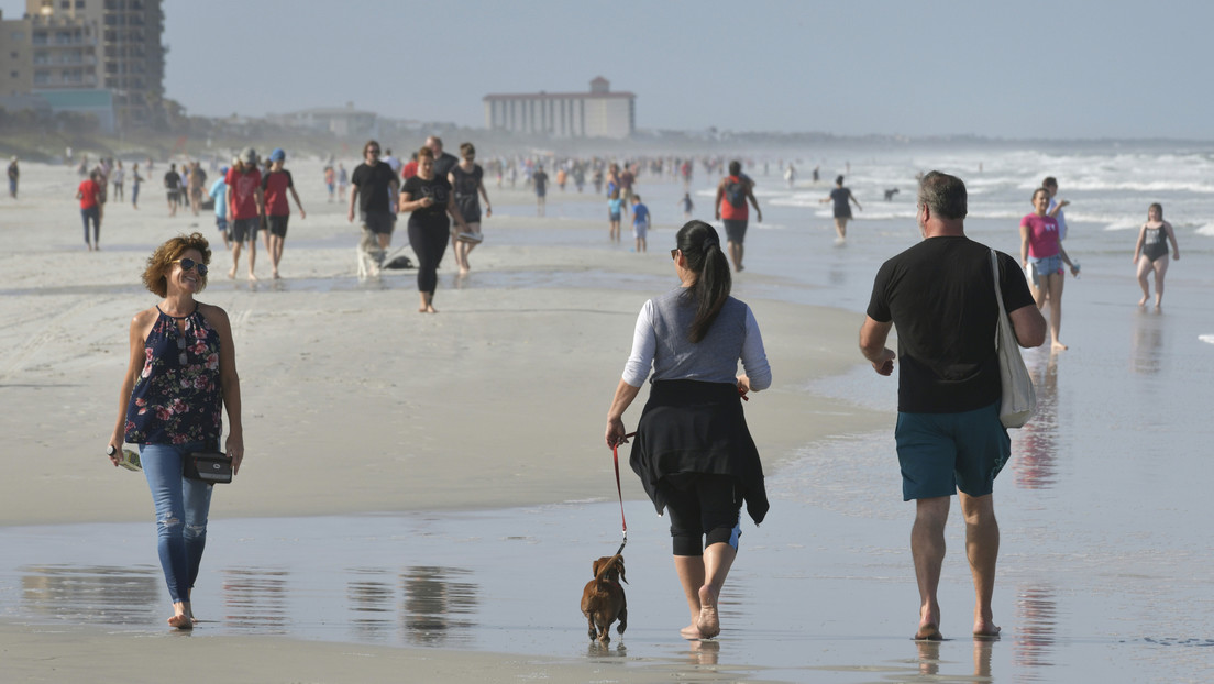 FOTOS: Las playas de Florida se llenan de personas pese al avance del coronavirus en EE.UU.