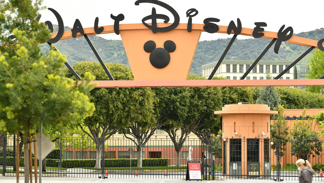 Disney suspende el sueldo a casi la mitad de sus empleados por la crisis causada por el coronavirus