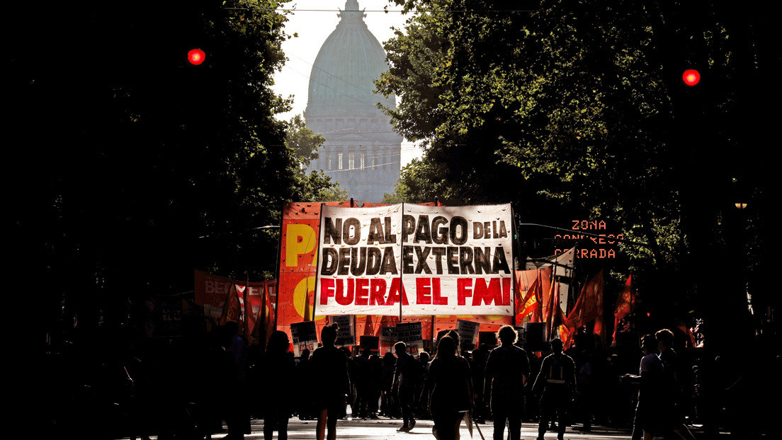 Se complican las negociaciones de Argentina: tenedores de bonos extranjeros rechazan su plan para reestructurar la deuda
