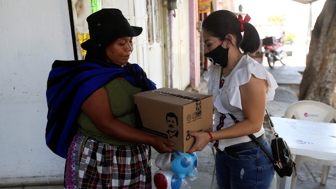 López Obrador critica la doble moral de los narcos que entregan comida en medio de la pandemia