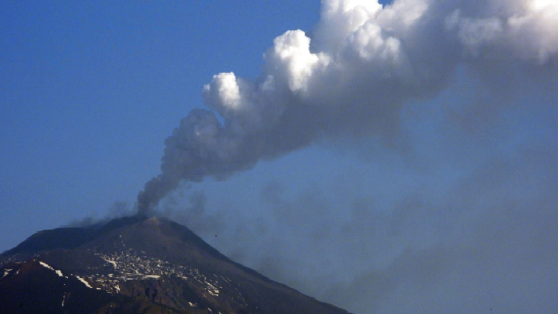 VIDEO, FOTOS: Entra en erupción Etna, el volcán activo más grande de Europa