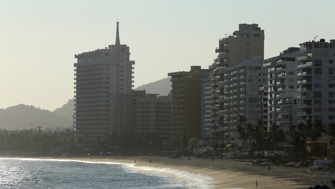 VIDEO, FOTOS: Un raro fenómeno natural hace brillar las playas de Acapulco