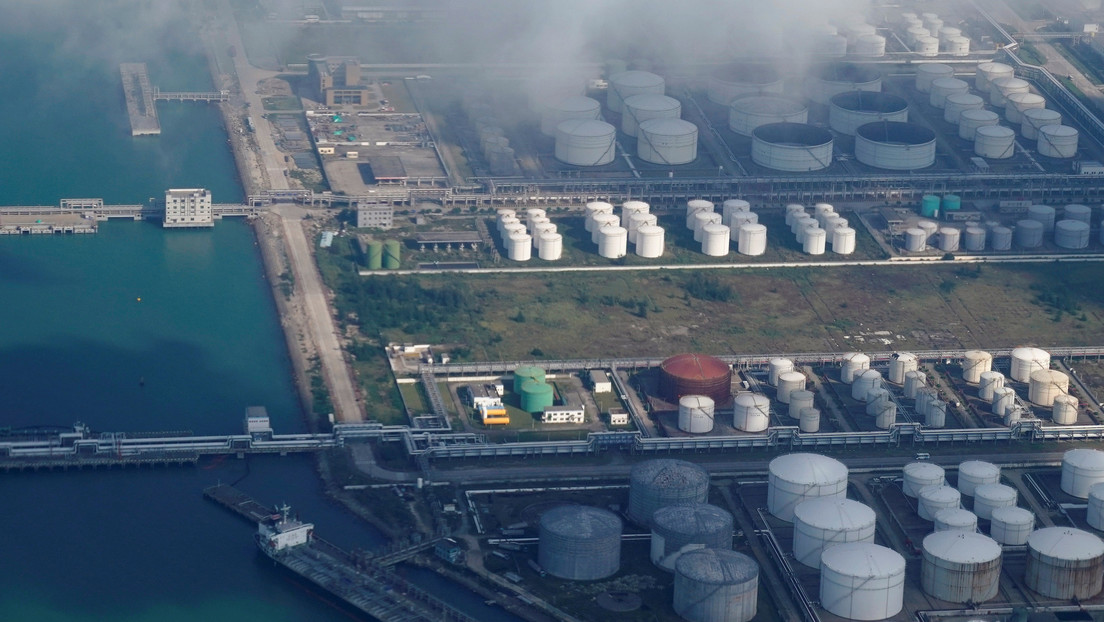 China aumenta sus reservas de petróleo mientras el precio se desploma por la pandemia de covid-19