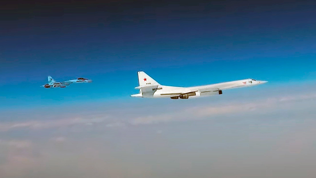 VIDEO: Dos bombarderos estratégicos Tu-160 rusos de misiles guiados surcan el cielo sobre el mar Báltico